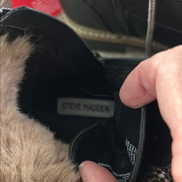 Steve Madden Black Winter Boots with Fur Lining and Thick Sole - Picture 10 of 10
